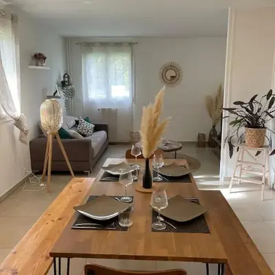 Appartement avec Parking gratuit sur place