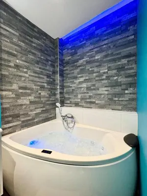 Salle de bains dans l'établissement Wellness Suite Ponsardin RDC - Reims Centre