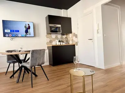 Cuisine ou kitchenette dans l'établissement Wellness Suite Ponsardin 2 - Reims Centre