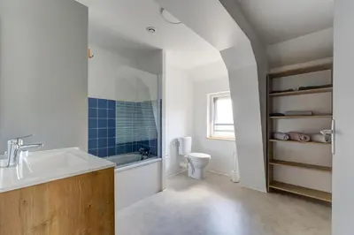 Salle de bains dans l'établissement L'Orée du Bois - Avec Jardin
