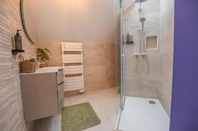 Salle de bains dans l'établissement Kermajic 10