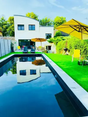 Piscine de l'établissement Villa D'Aÿ-Champagne ou située à proximité