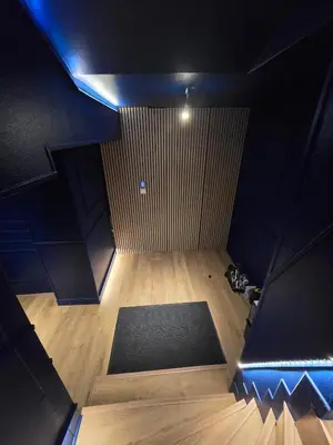 Plan de l'établissement Love room - Jacuzzi - Salle de jeux complète