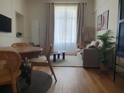 Télévision ou salle de divertissement dans l'établissement L'Alchimiste Centre d'Epernay