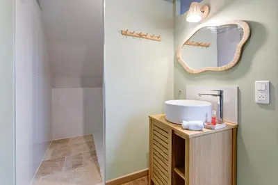 Salle de bains dans l'établissement L'atelier de Théo - Bain nordique Privé