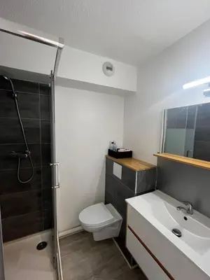 Salle de bains dans l'établissement Studio proche centre