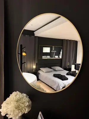 Un ou plusieurs lits dans un hébergement de l'établissement La Suite Miroir - Baignoire balnéo
