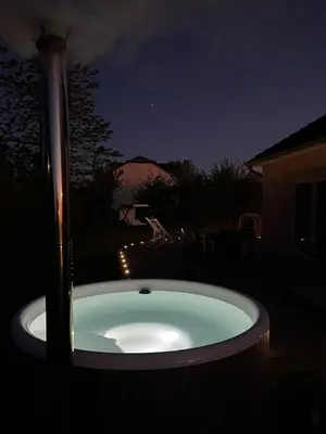 Piscine de l'établissement House with Outdoor Jacuzzi ou située à proximité