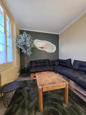 Coin salon dans l'établissement Maison centrale Hautvillers Berceau du Champagne