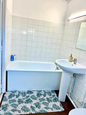 Salle de bains dans l'établissement La perle des capucins