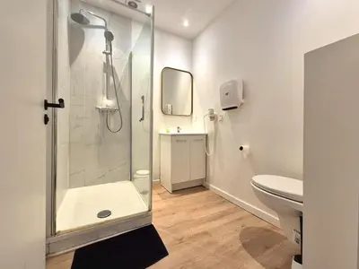 Salle de bains dans l'établissement SANAA - RDC agréable en hyper-centre