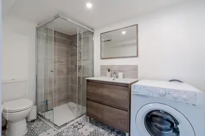 Salle de bains dans l'établissement F2, near Disney