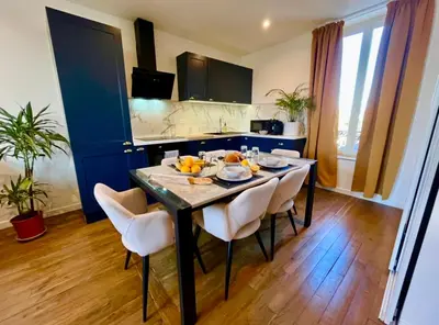 Cuisine ou kitchenette dans l'établissement Luxury Family Stay & 20 min Disney Paris