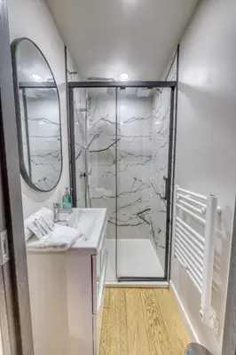 Salle de bains dans l'établissement La porte de Mars - Air conditioning