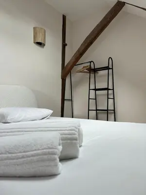 Un ou plusieurs lits dans un hébergement de l'établissement Suite Serment by Collection Aura - 4p - Hypercentre Charleville-Mézières à deux pas de la Place Ducale