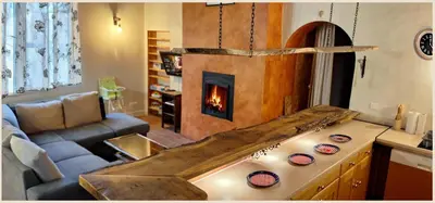 Coin salon dans l'établissement Maison champètre avec 8 couchage à 35' disney proche studio cinéma TSF 77 au milieu d'un corps de ferme