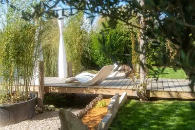 Jardin de l'établissement Cottage, Lodge & Spa 54