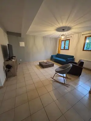 Télévision ou salle de divertissement dans l'établissement Appartement cosy au cœur de la vallée de la Marne
