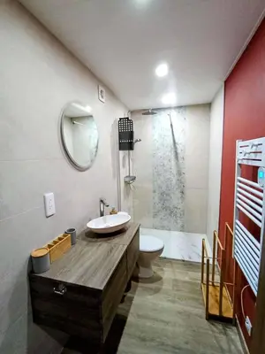 Salle de bains dans l'établissement Les Reflets de Meuse