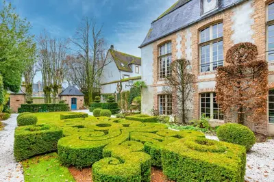 Jardin de l'établissement Manoir de la Marquise