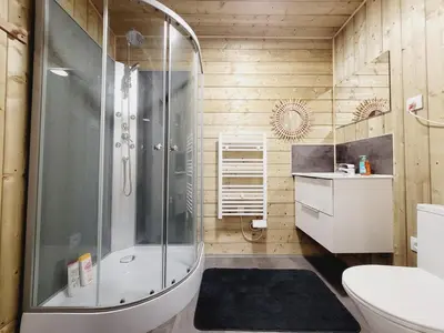 Salle de bains dans l'établissement Appartement entier au rez- de- chaussée