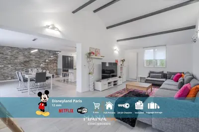 Télévision ou salle de divertissement dans l'établissement La Villa Bora, 14 pers, 10 min Disneyland Paris
