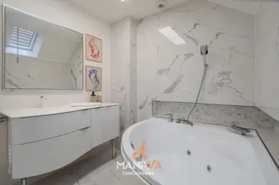 Salle de bains dans l'établissement La Villa Bora, 14 pers, 10 min Disneyland Paris
