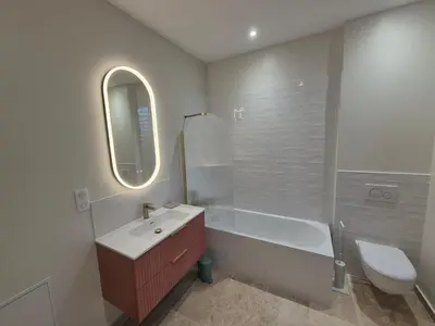 Salle de bains dans l'établissement Château de la Follie Le Berne