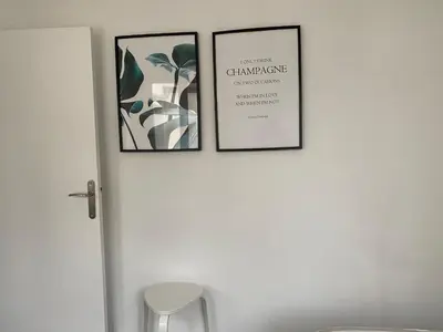 Plan de l'établissement Central avec 2 grandes chambres doubles bien séparées