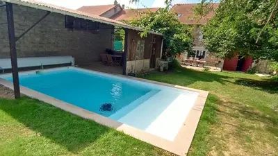 Piscine de l'établissement Maison de famille entière, 4 chambres, 10 couchages, piscine selon période ou située à proximité