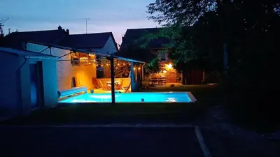 Piscine de l'établissement Maison de famille entière, 4 chambres, 10 couchages, piscine selon période ou située à proximité
