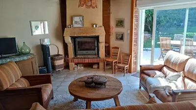 Télévision ou salle de divertissement dans l'établissement Maison de famille entière, 4 chambres, 10 couchages, piscine selon période