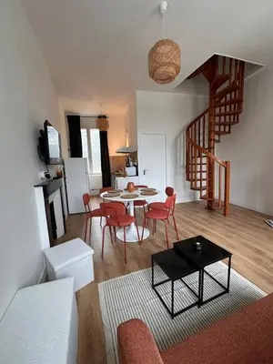 Cuisine ou kitchenette dans l'établissement Appartement Luna 8p Vue Hôtel de Ville Charleville