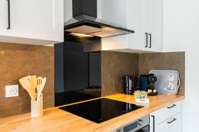 Cuisine ou kitchenette dans l'établissement Duplex au coeur du centre