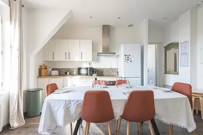 Cuisine ou kitchenette dans l'établissement Le Sarrail - Hypercentre et 12 Couchages