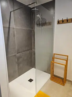 Salle de bains dans l'établissement Gîte En bord de rivière