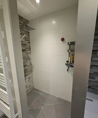 Salle de bains dans l'établissement Maison AMY