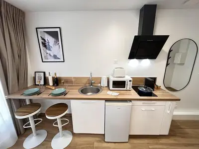 Cuisine ou kitchenette dans l'établissement Paris 21 - Studio charmant proche du centre-ville