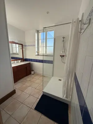 Salle de bains dans l'établissement Gîte Chez Maurice