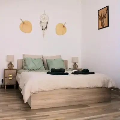 Studio with bedroom near train station