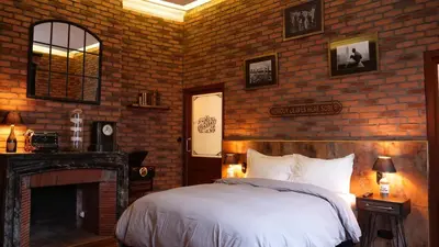 Un ou plusieurs lits dans un hébergement de l'établissement Love Room & Speakeasy