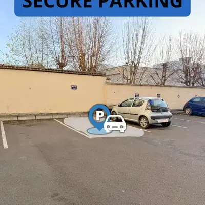Le nuage de la gare - Private parking