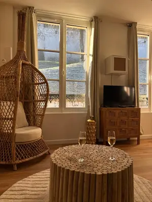 Télévision ou salle de divertissement dans l'établissement Résidence ARTHUS Ménalippe