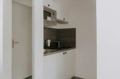 Cuisine ou kitchenette dans l'établissement Immi Immobilier - Studio Cozy & Équipé