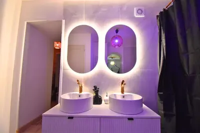 Salle de bains dans l'établissement Le Sanctuaire Hirson, Spa Privatif, Sauna