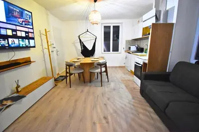 Cuisine ou kitchenette dans l'établissement Le Sanctuaire Hirson, Spa Privatif, Sauna