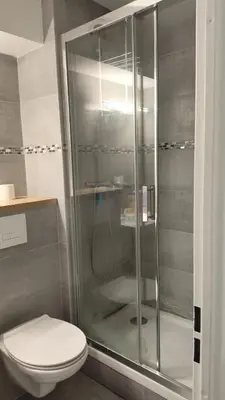Salle de bains dans l'établissement Charmant Studio proche du centre et des commodités