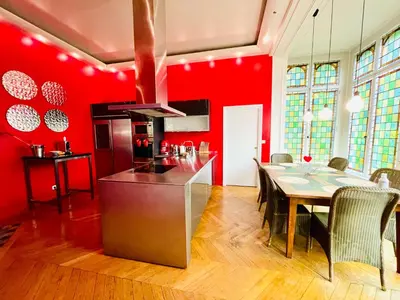 Cuisine ou kitchenette dans l'établissement The Gorgeous Hyper Center private garden