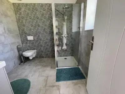 Salle de bains dans l'établissement Bel appartement indépendant à proximité Château de Sedan