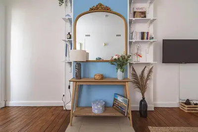 Télévision ou salle de divertissement dans l'établissement Central fully equiped apartment near Cathedral